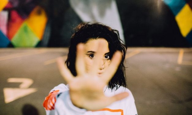 Use This Mantra To Set Healthy Boundaries Towards Others