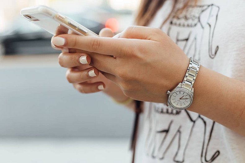 How To Spend Less Time On Your Phone In 5 Steps HiSensitives