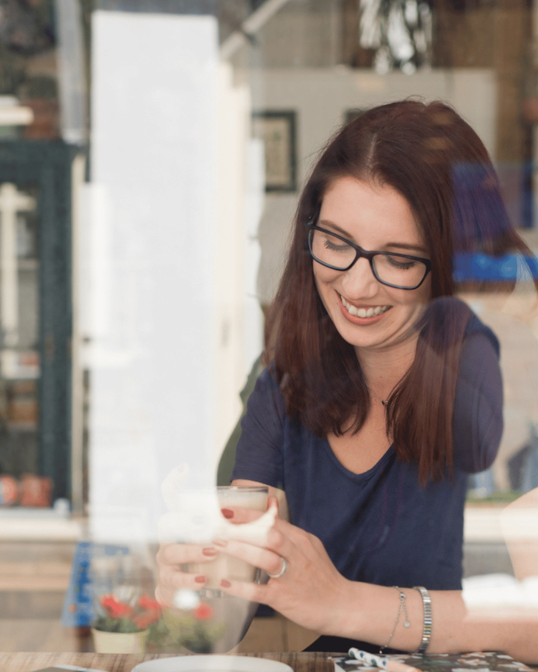 Anne-Kathrin HiSensitives This image by Henrik L. shows a highly sensitive woman looking at the horizon, standing in the water at the beach.