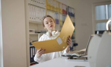 5 Benefits of Using Medical Scribes to Reduce Physician Burnout