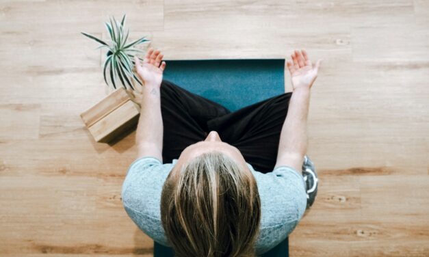 5 Signs 2025 is the Year You Should Pick Up Meditation